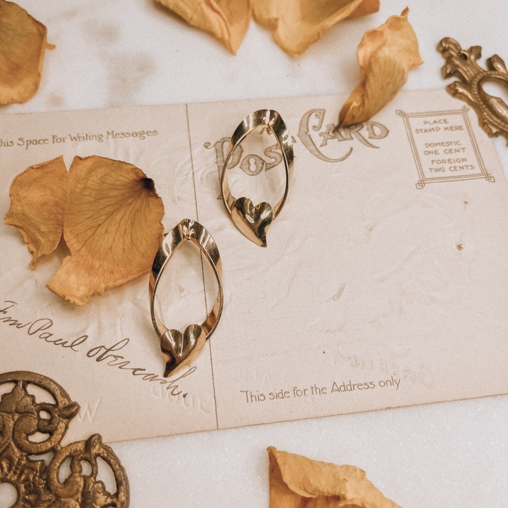 Heart gold tone drop vintage earrings